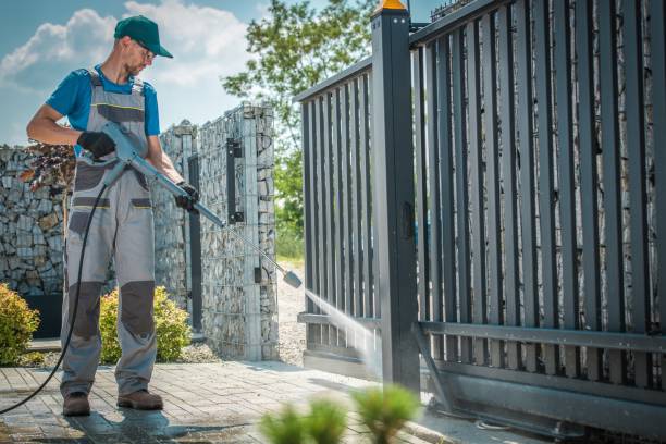 Best Animal Enclosure Cleaning  in Deltona, FL